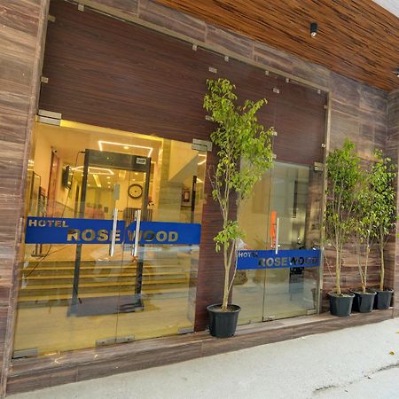 Rosewood Suites A Family Hotel Near Delhi Airport 新德里 外观 照片