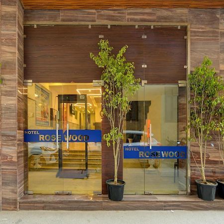 Rosewood Suites A Family Hotel Near Delhi Airport 新德里 外观 照片