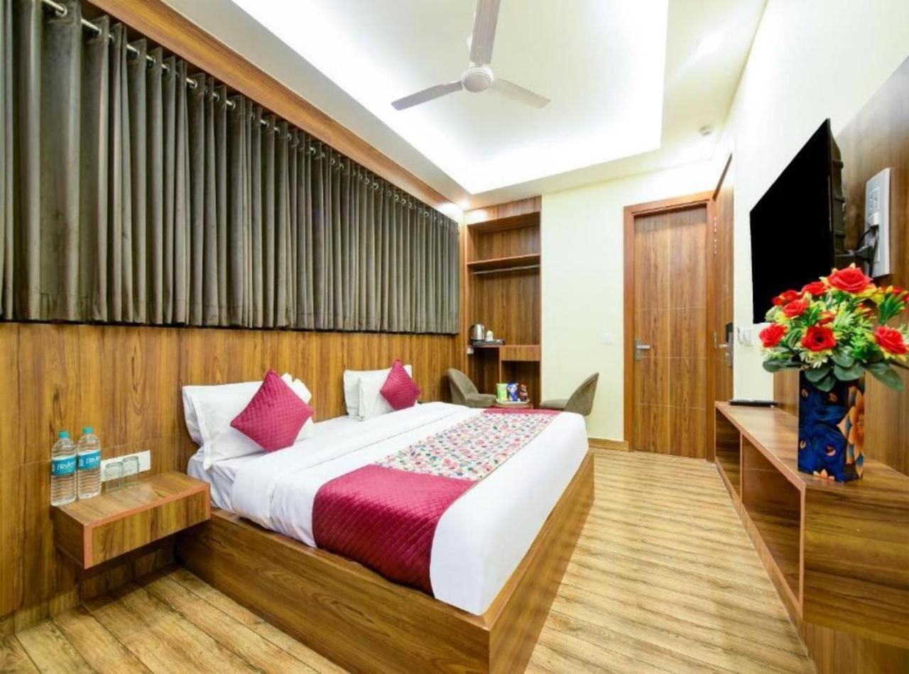Rosewood Suites A Family Hotel Near Delhi Airport 新德里 外观 照片