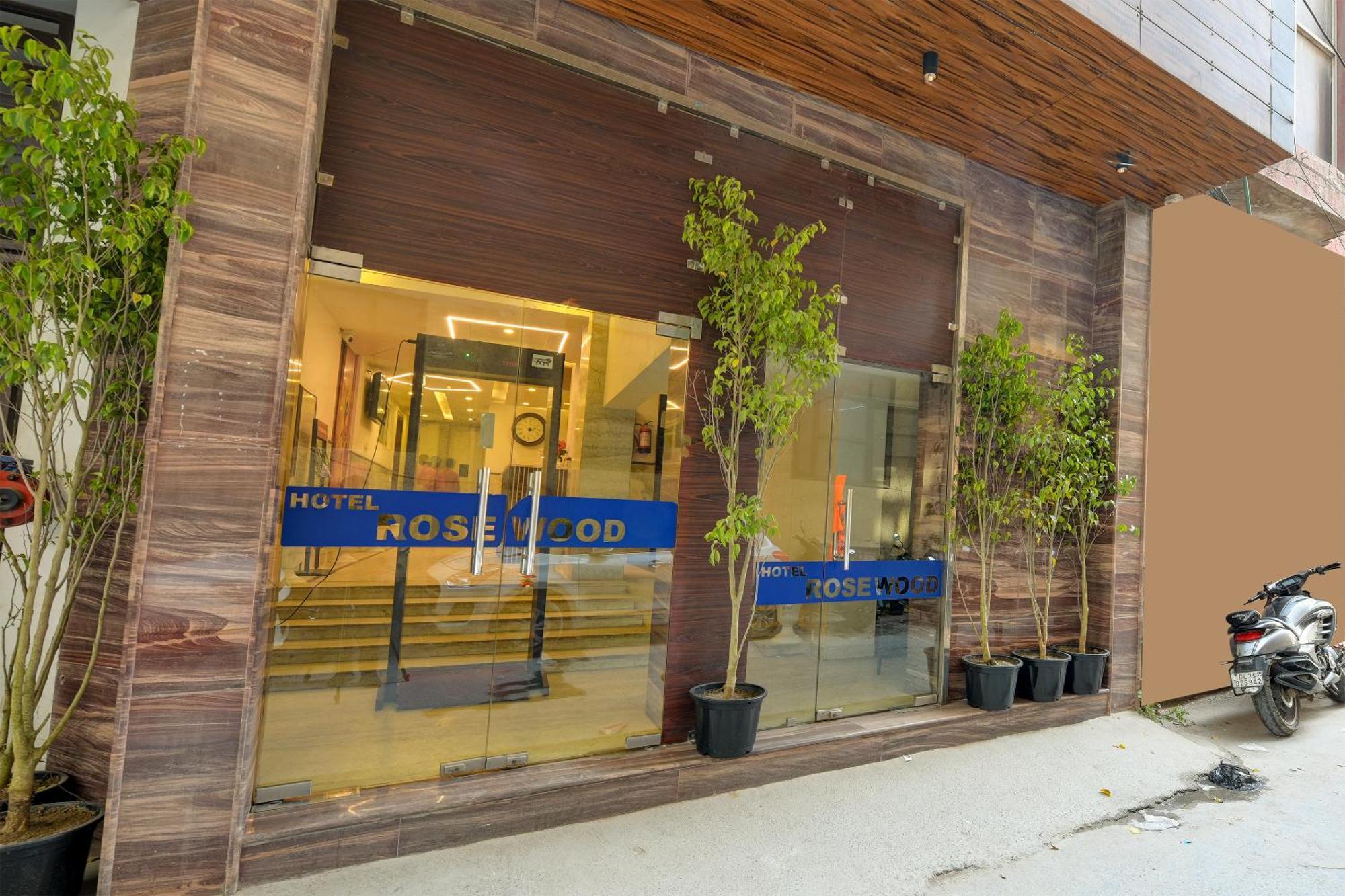 Rosewood Suites A Family Hotel Near Delhi Airport 新德里 外观 照片